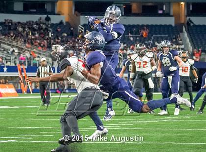 Thumbnail 3 in Lancaster vs. Lone Star (UIL 5A D2 Quarterfinal) photogallery.