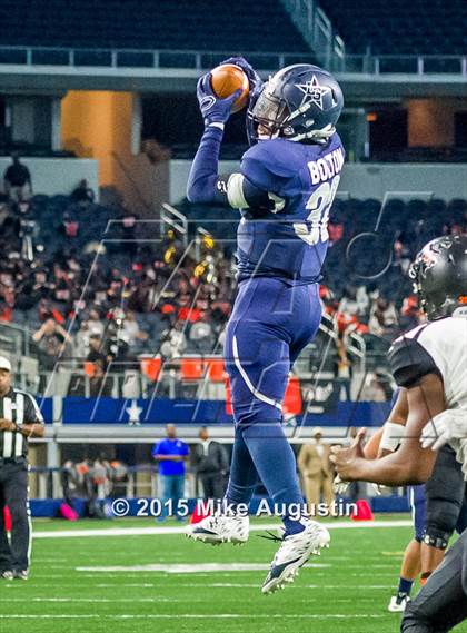 Thumbnail 3 in Lancaster vs. Lone Star (UIL 5A D2 Quarterfinal) photogallery.