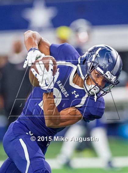 Thumbnail 2 in Lancaster vs. Lone Star (UIL 5A D2 Quarterfinal) photogallery.