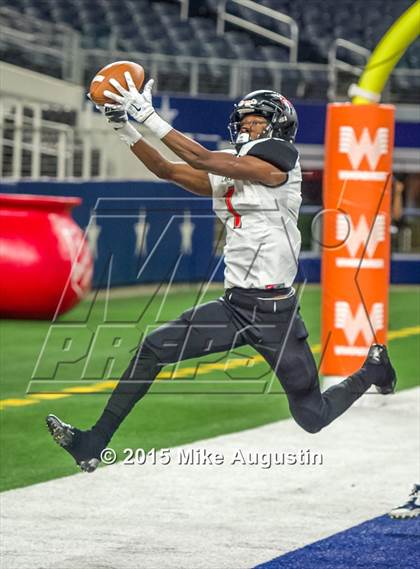 Thumbnail 1 in Lancaster vs. Lone Star (UIL 5A D2 Quarterfinal) photogallery.