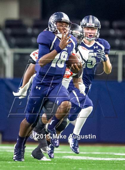 Thumbnail 2 in Lancaster vs. Lone Star (UIL 5A D2 Quarterfinal) photogallery.