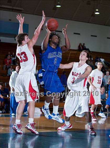 Thumbnail 3 in Oakland vs. Lutheran (California Classic) photogallery.