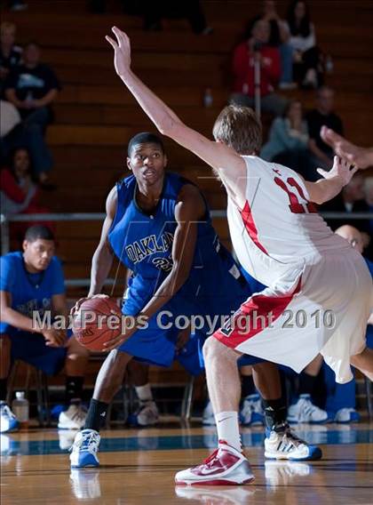 Thumbnail 1 in Oakland vs. Lutheran (California Classic) photogallery.