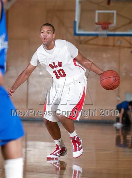 Thumbnail 3 in Oakland vs. Lutheran (California Classic) photogallery.