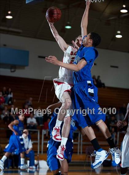 Thumbnail 3 in Oakland vs. Lutheran (California Classic) photogallery.