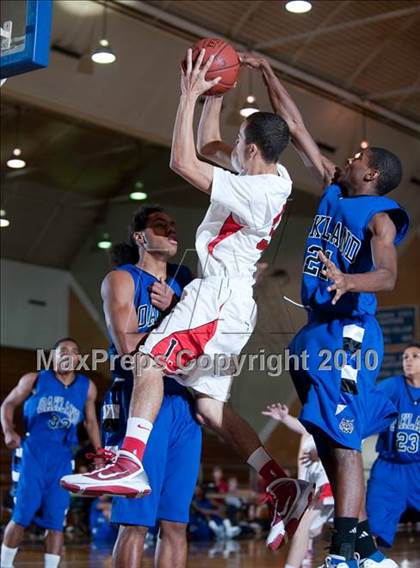 Thumbnail 3 in Oakland vs. Lutheran (California Classic) photogallery.