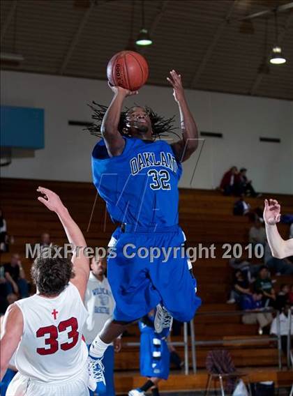 Thumbnail 3 in Oakland vs. Lutheran (California Classic) photogallery.