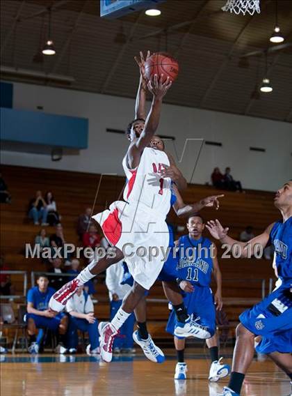 Thumbnail 3 in Oakland vs. Lutheran (California Classic) photogallery.