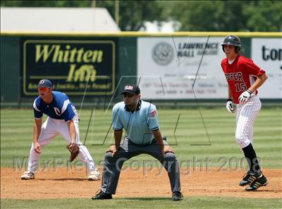 Thumbnail 3 in Cooper vs. Decatur (Texas 3A Regional Semifinal) photogallery.