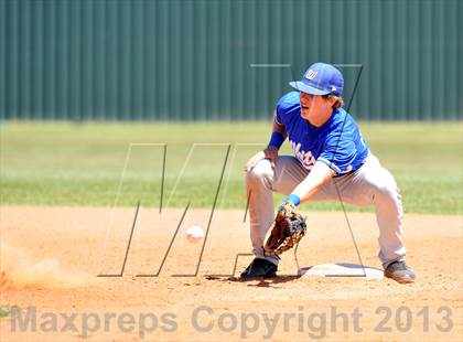 Thumbnail 2 in Ponder vs Whitney (UIL 2A Region 2 Bi-District Playoff) photogallery.