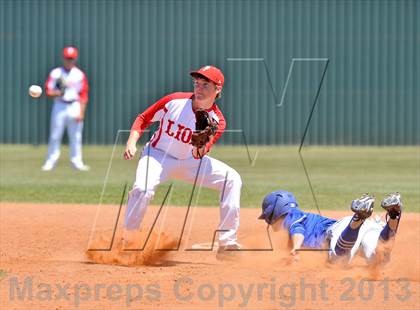 Thumbnail 2 in Ponder vs Whitney (UIL 2A Region 2 Bi-District Playoff) photogallery.