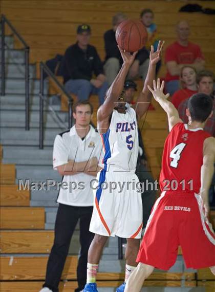 Thumbnail 2 in University vs. St. Joseph Notre Dame (CIF NorCal D5 Final) photogallery.