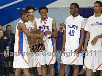 Thumbnail 2 in University vs. St. Joseph Notre Dame (CIF NorCal D5 Final) photogallery.