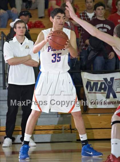 Thumbnail 1 in University vs. St. Joseph Notre Dame (CIF NorCal D5 Final) photogallery.