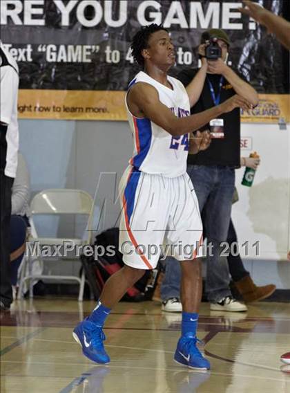 Thumbnail 3 in University vs. St. Joseph Notre Dame (CIF NorCal D5 Final) photogallery.