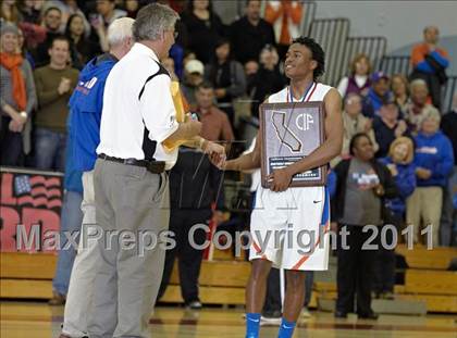 Thumbnail 3 in University vs. St. Joseph Notre Dame (CIF NorCal D5 Final) photogallery.