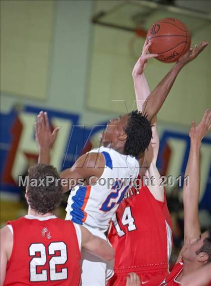 Thumbnail 3 in University vs. St. Joseph Notre Dame (CIF NorCal D5 Final) photogallery.