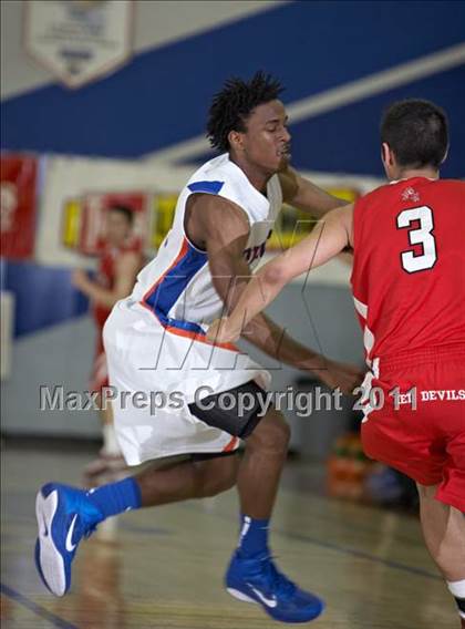 Thumbnail 3 in University vs. St. Joseph Notre Dame (CIF NorCal D5 Final) photogallery.