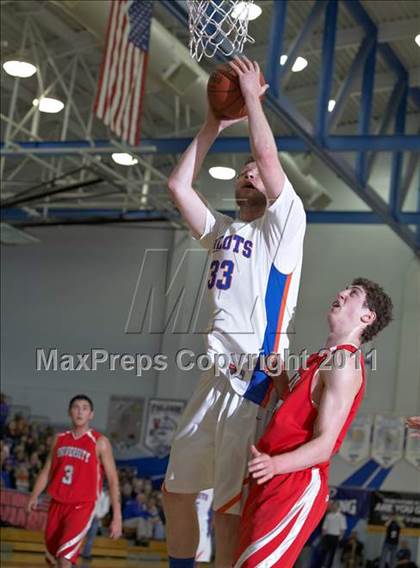 Thumbnail 1 in University vs. St. Joseph Notre Dame (CIF NorCal D5 Final) photogallery.
