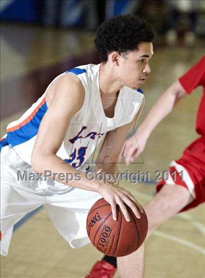 Thumbnail 1 in University vs. St. Joseph Notre Dame (CIF NorCal D5 Final) photogallery.