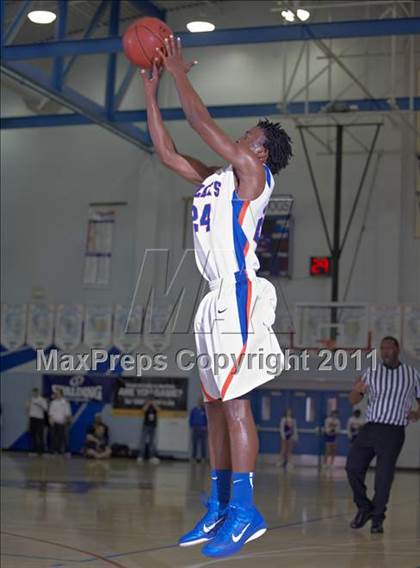 Thumbnail 1 in University vs. St. Joseph Notre Dame (CIF NorCal D5 Final) photogallery.