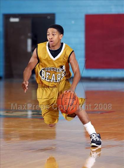 Thumbnail 3 in South Oak Cliff vs Putnam City (Texas-Oklahoma Shootout) photogallery.