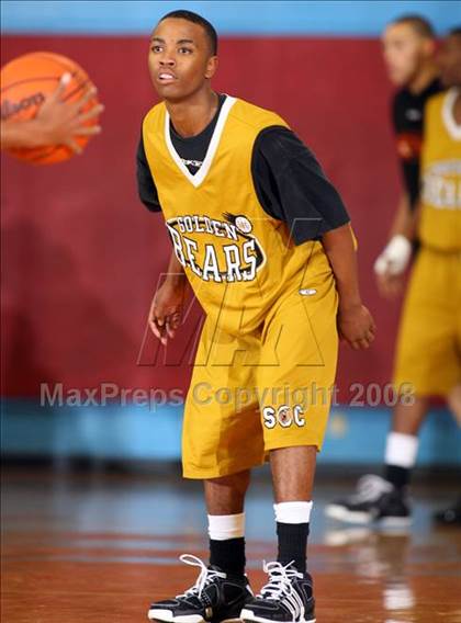 Thumbnail 1 in South Oak Cliff vs Putnam City (Texas-Oklahoma Shootout) photogallery.