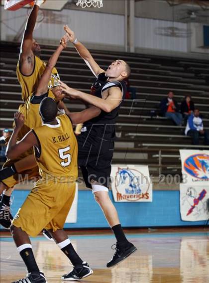 Thumbnail 1 in South Oak Cliff vs Putnam City (Texas-Oklahoma Shootout) photogallery.