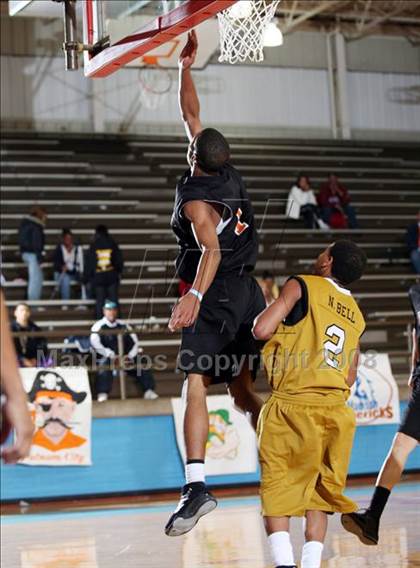 Thumbnail 1 in South Oak Cliff vs Putnam City (Texas-Oklahoma Shootout) photogallery.
