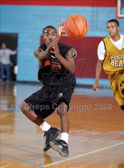 Thumbnail 1 in South Oak Cliff vs Putnam City (Texas-Oklahoma Shootout) photogallery.