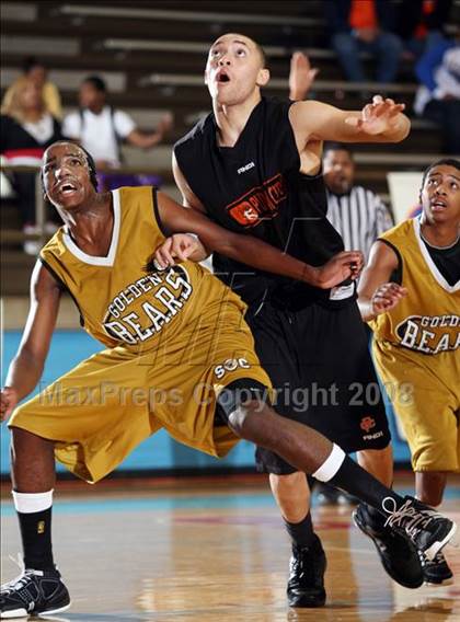 Thumbnail 2 in South Oak Cliff vs Putnam City (Texas-Oklahoma Shootout) photogallery.