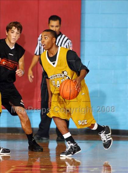 Thumbnail 2 in South Oak Cliff vs Putnam City (Texas-Oklahoma Shootout) photogallery.