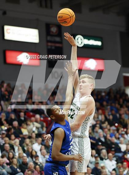 Thumbnail 2 in Snow Canyon vs. Dixie (UHSAA 4A Final) photogallery.