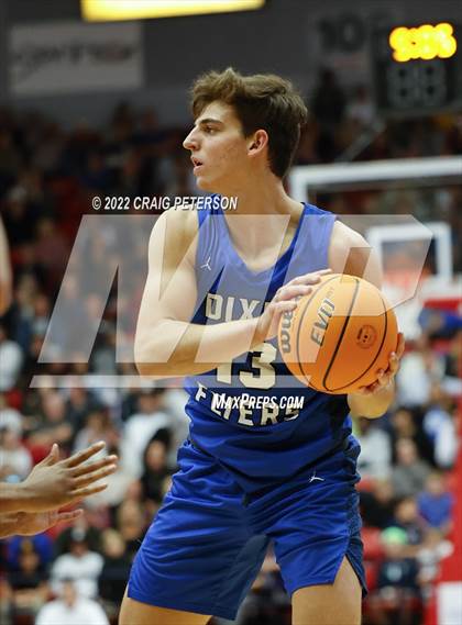 Thumbnail 2 in Snow Canyon vs. Dixie (UHSAA 4A Final) photogallery.