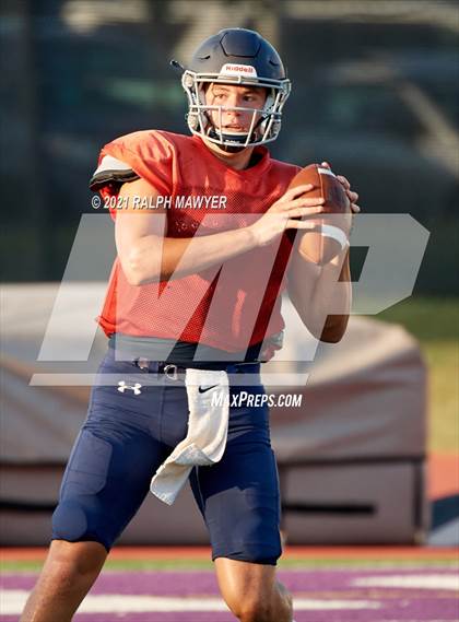 Thumbnail 3 in Churchill @ Boerne-Champion (Scrimmage) photogallery.