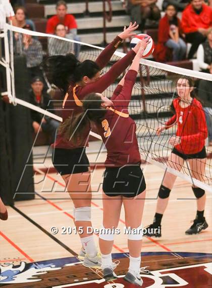 Thumbnail 1 in Menlo-Atherton vs. San Benito (CIF CCS D1 Semifinal) photogallery.