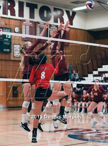 Thumbnail 3 in Menlo-Atherton vs. San Benito (CIF CCS D1 Semifinal) photogallery.