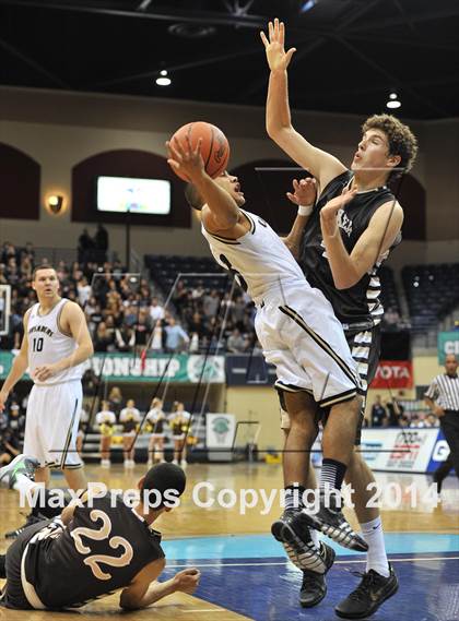 Thumbnail 3 in Parker Vs Mater Dei Catholic (CIF SDS D2 Final) photogallery.