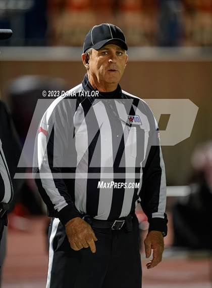 Thumbnail 1 in Jacksboro vs Holliday (UIL 3A Region 1 - D2 Regional Playoff) photogallery.