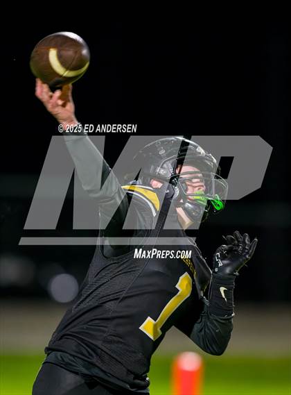 Thumbnail 2 in Pahranagat Valley @ Mineral County (NIAA 1A Semifinal) photogallery.