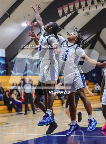 Thumbnail 3 in Atwater vs. St. Mary's (53rd Cartwright Classic) photogallery.