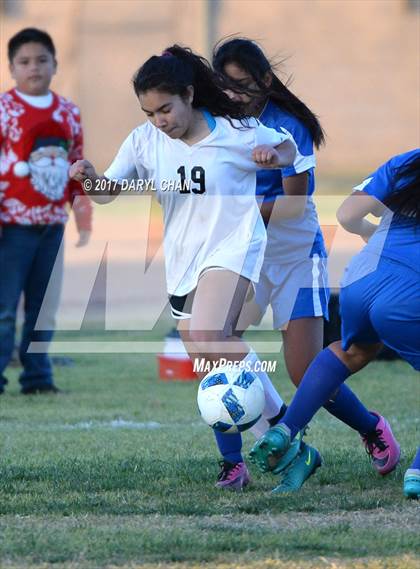 Thumbnail 1 in El Monte vs. Arroyo photogallery.