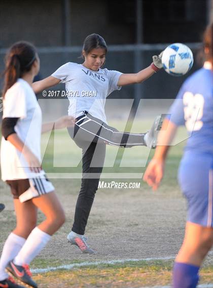 Thumbnail 3 in El Monte vs. Arroyo photogallery.