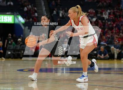 Thumbnail 2 in St. Ignatius College Preparatory vs. Sacred Heart Cathedral Preparatory (Bruce Mahoney @Chase Center) photogallery.
