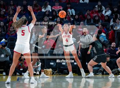 Thumbnail 2 in St. Ignatius College Preparatory vs. Sacred Heart Cathedral Preparatory (Bruce Mahoney @Chase Center) photogallery.