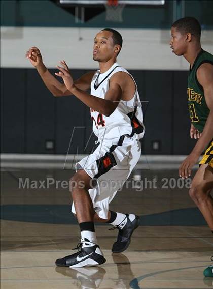 Thumbnail 2 in Foothill vs Kennedy (Sheldon Winter Classic) photogallery.