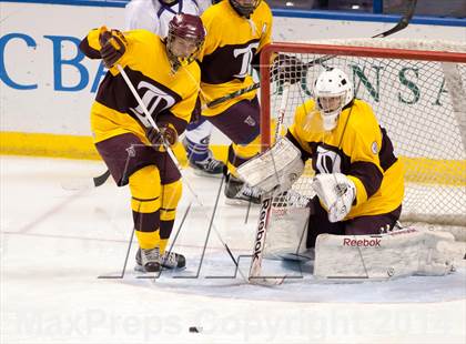 Thumbnail 3 in Christian Brothers vs DeSmet Jesuit (Challenge Cup Final) photogallery.