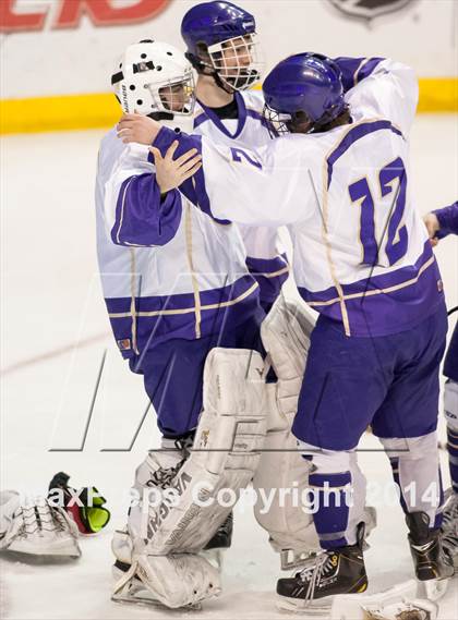 Thumbnail 2 in Christian Brothers vs DeSmet Jesuit (Challenge Cup Final) photogallery.