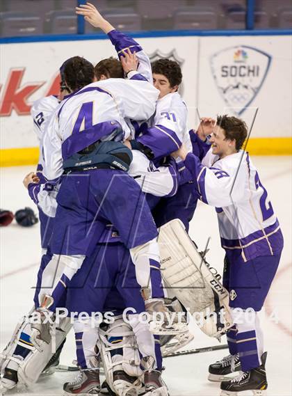 Thumbnail 3 in Christian Brothers vs DeSmet Jesuit (Challenge Cup Final) photogallery.