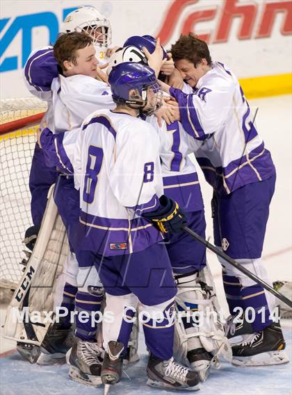 Thumbnail 2 in Christian Brothers vs DeSmet Jesuit (Challenge Cup Final) photogallery.